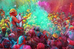 2Holi-Festival-Celebrations-in-Mathura-India-2-