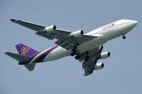 A Thai Airways Boeing 747 plane prepares to land at Changi International airport in Singapore on April 8, 2016. / AFP / ROSLAN RAHMAN        (Photo credit should read ROSLAN RAHMAN/AFP/Getty Images)