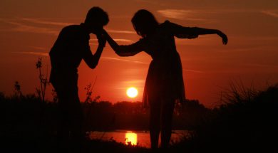 love-couple-kissing-on-hand-at-sunset
