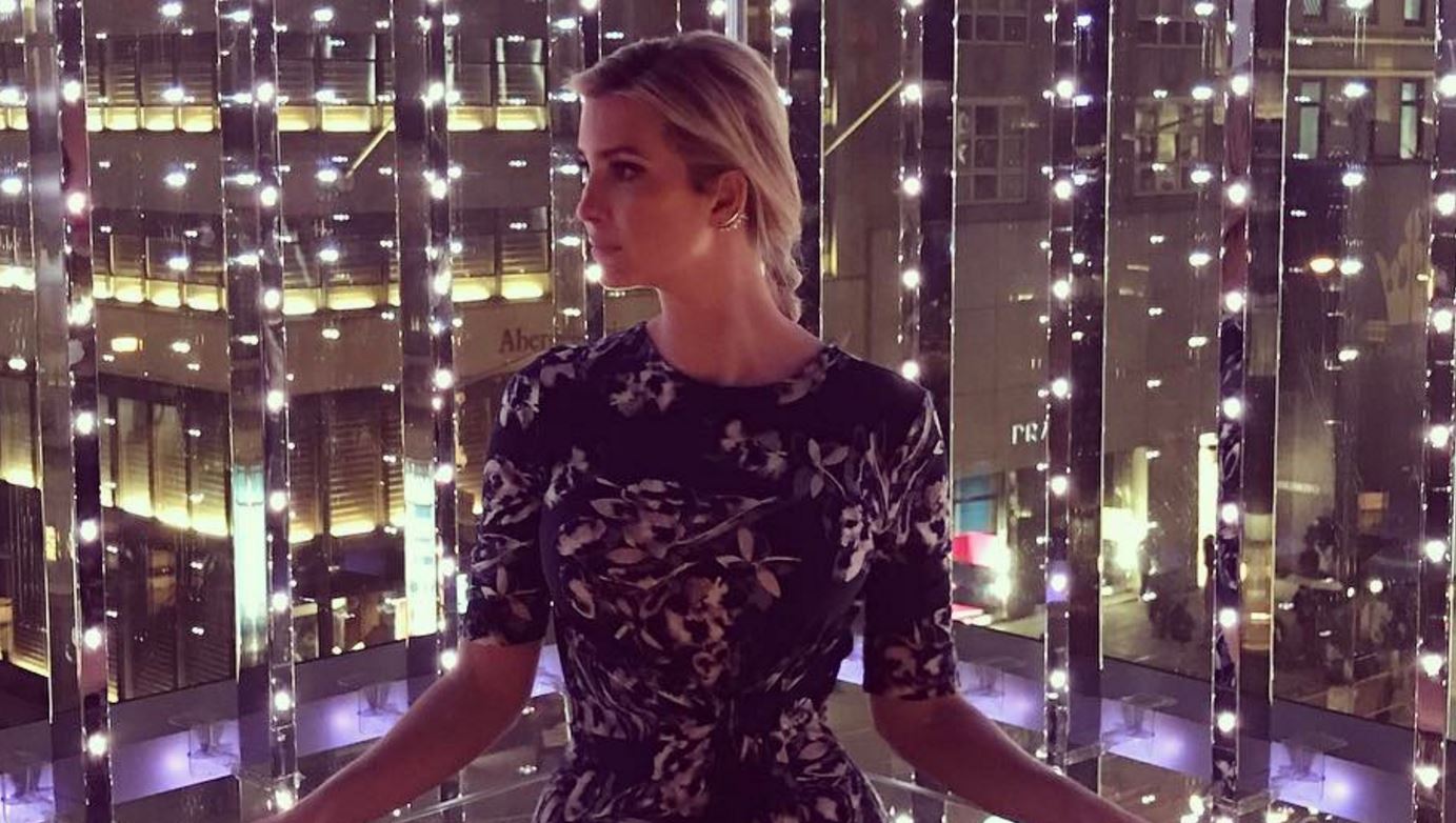 Djali i Ivanka Trump hedh hapat e parë