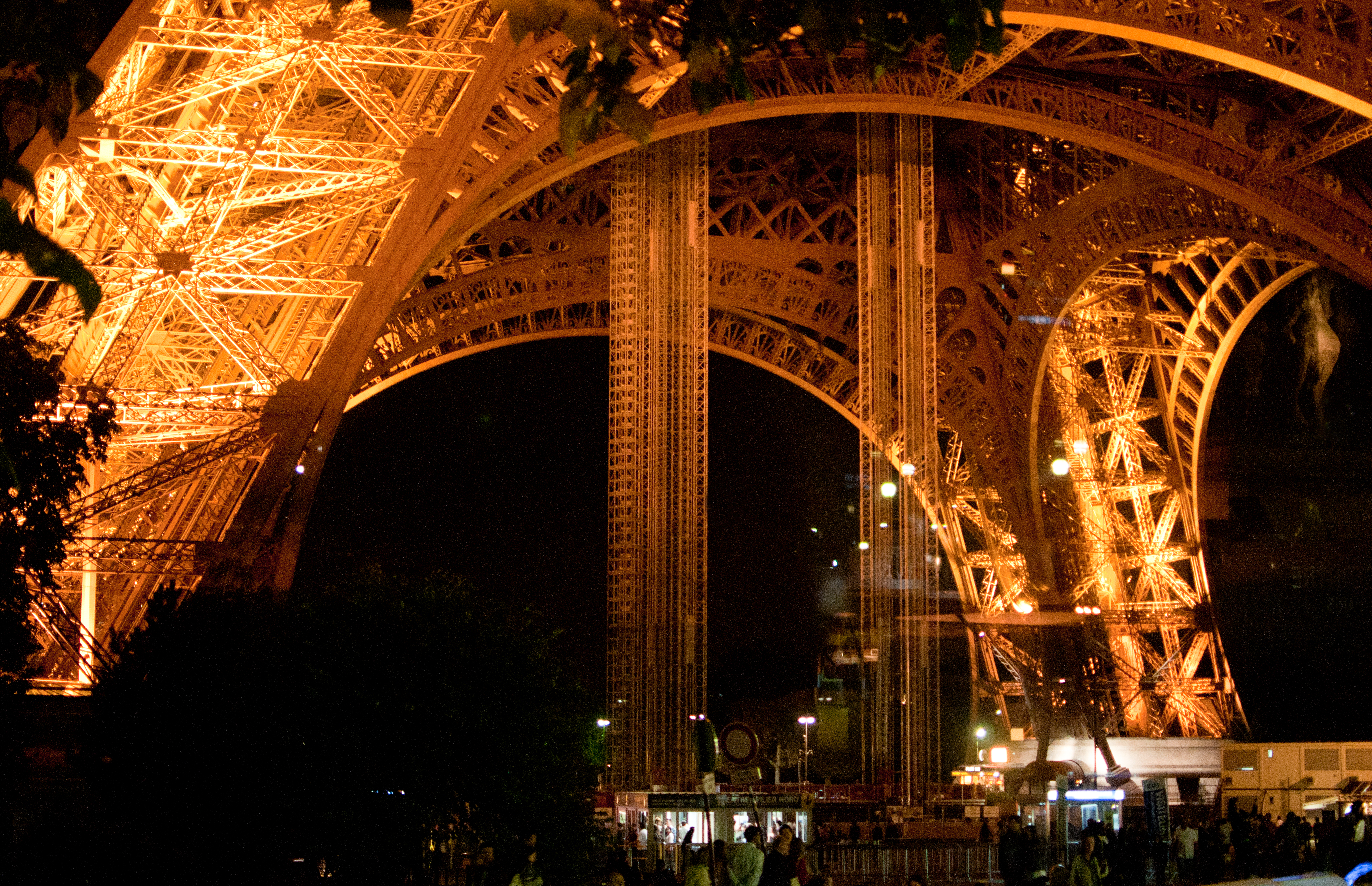 Kulla Eiffel me shkrepëse hyn në Rekordin Guinness