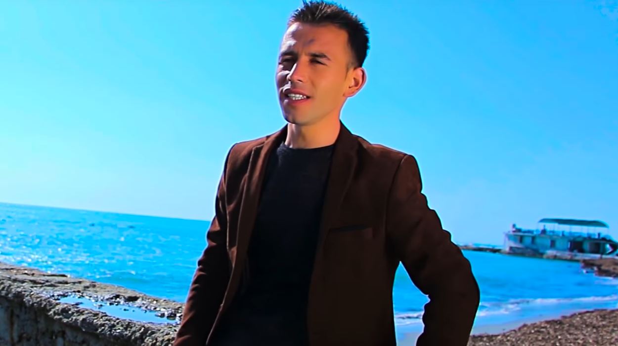 Alfred Hekali i ka kënduar dashurisë…
