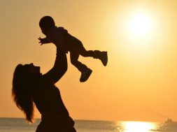 2017-04-29 16_18_00-mother-daughter-love-sunset-51953.jpeg ‎- Photos