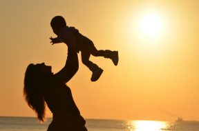 2017-04-29 16_18_00-mother-daughter-love-sunset-51953.jpeg ‎- Photos