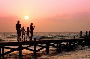 2017-05-15 13_34_09-family-pier-man-woman-39691.jpeg ‎- Photos