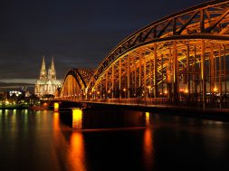 cologne-dom-night-architecture-161849