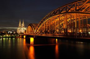 cologne-dom-night-architecture-161849