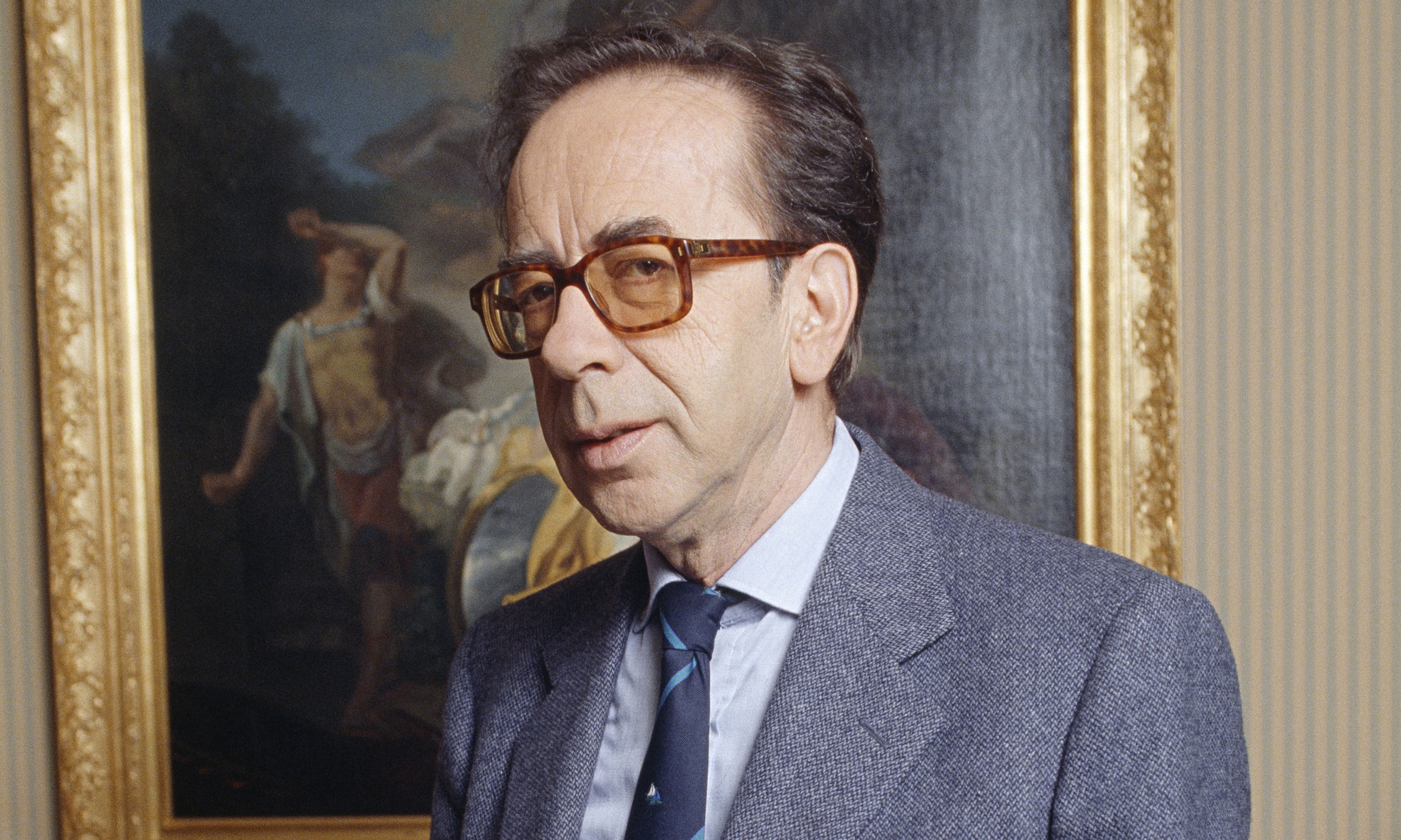 Ismail Kadare nderohet me çmim në Kosovë