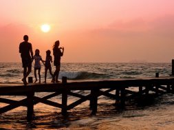 2017-09-14 15_48_30-family-pier-man-woman-39691 (1).jpeg ‎- Photos