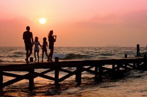 2017-09-14 15_48_30-family-pier-man-woman-39691 (1).jpeg ‎- Photos