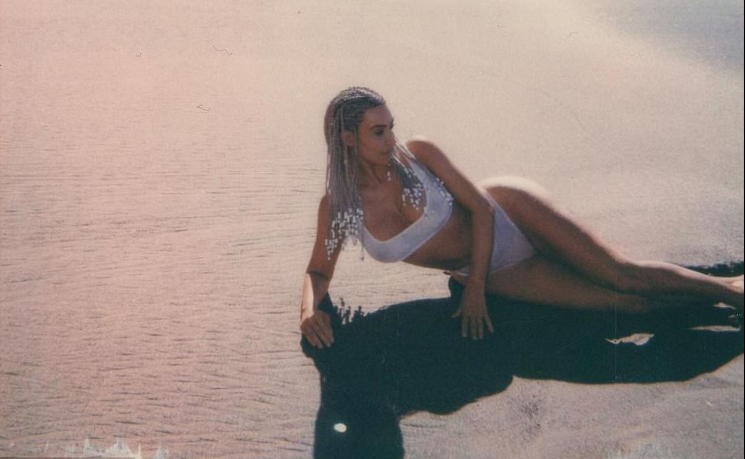 Kim Kardashian angazhon një ndihmës posaçërisht për të pasmet. E pabesueshme ç’i bën ai