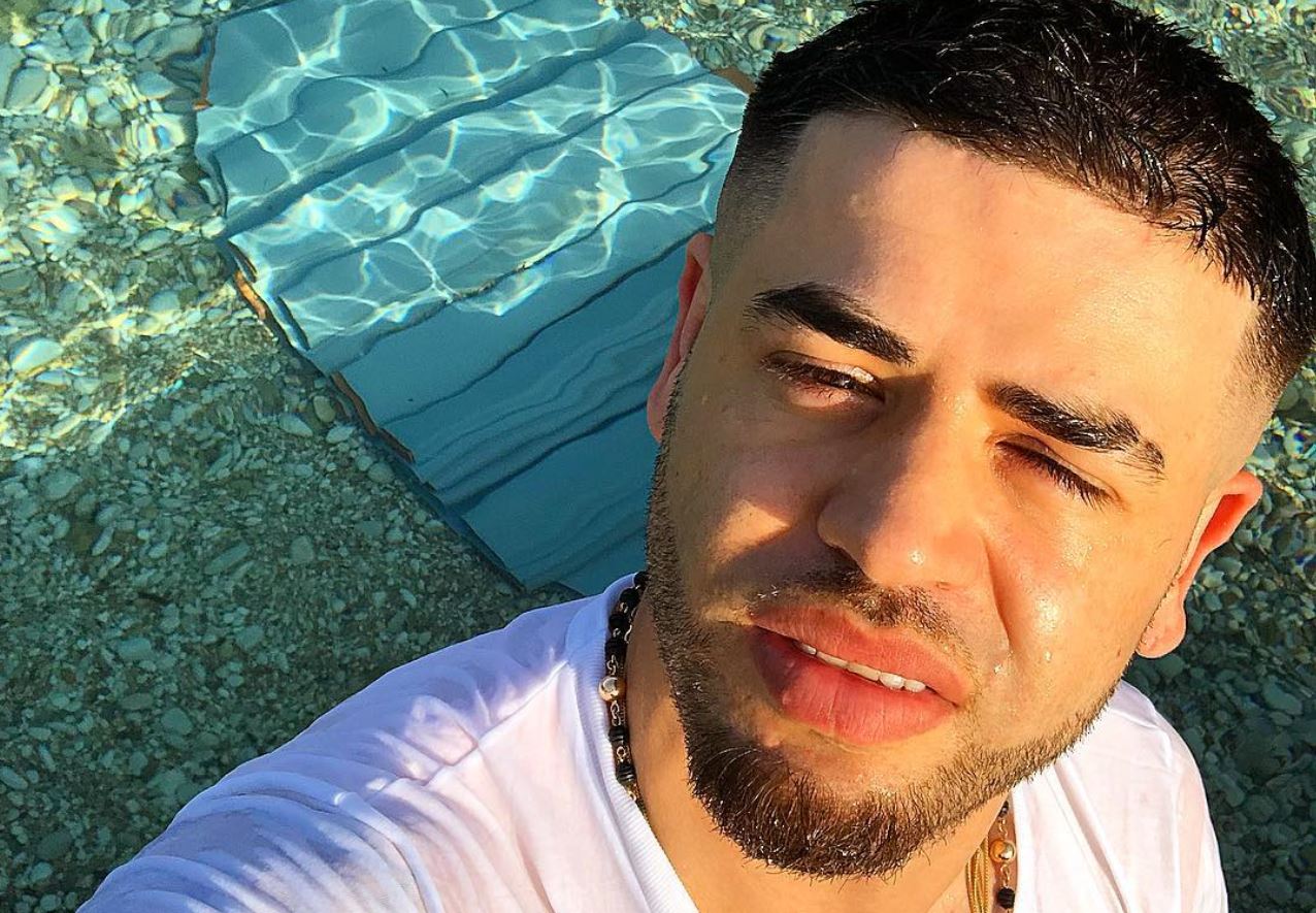 Noizy tregon binjakun e tij të vogël. Ngjanë si dy pika uji