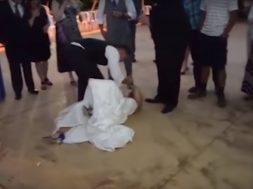 2018-10-12 15_42_49-Groom knocks his new bride over during cake smash fail! - YouTube