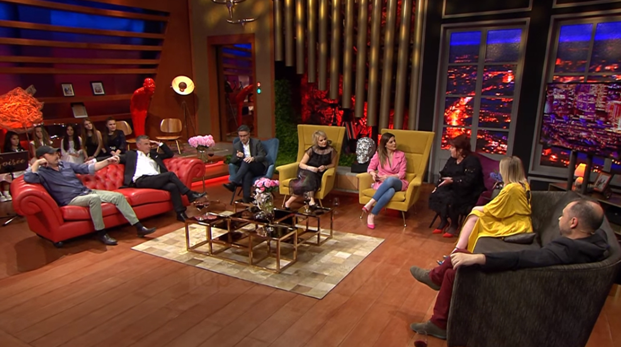 “Shuplaka e Bujar Kapexhiut m’i bëri sytë xixa!” Rrëfimi i pazakontë i aktores së filmit të njohur