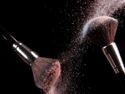 action-brushes-glamour-1926620