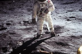 apollo-astronaut-landing-41162