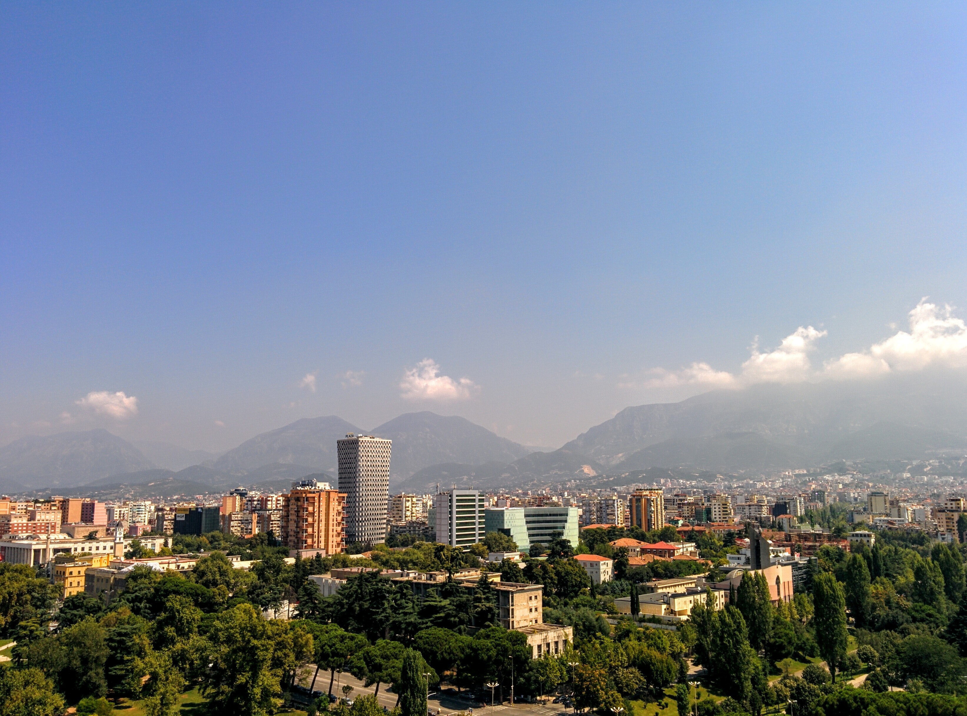 Raporton me rroba banje në mes të Tiranës, shokon gazetarja e njohur