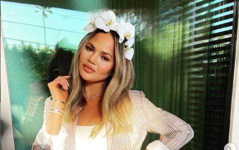 Pas skandalit të bullizmit, Chrissy Teigen trondit ndjekësit me rrëfimin