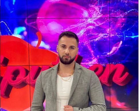 Pas sherreve në studion e Për’Puthen, Bruno shfaqet përkrah këngëtares shqiptare