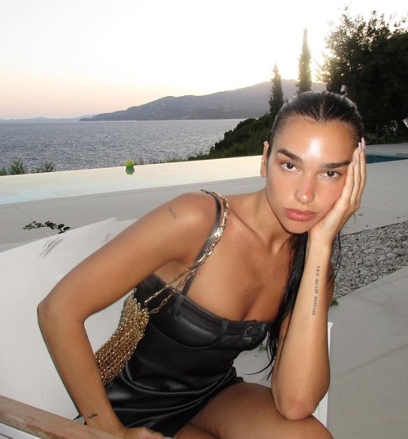 “Në fakt, Houdini ishte person real”, Dua Lipa korrigjon prezantuesen italiane