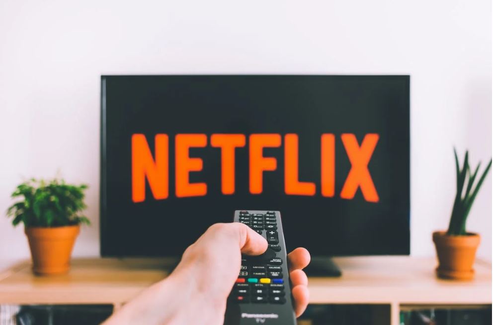 Rrëzohet nga froni, kjo është risia e Netflix që po zhgënjen përdoruesit