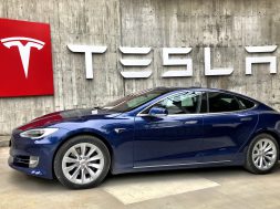 tesla-fans-schweiz-2swaWy4Xhb0-unsplash