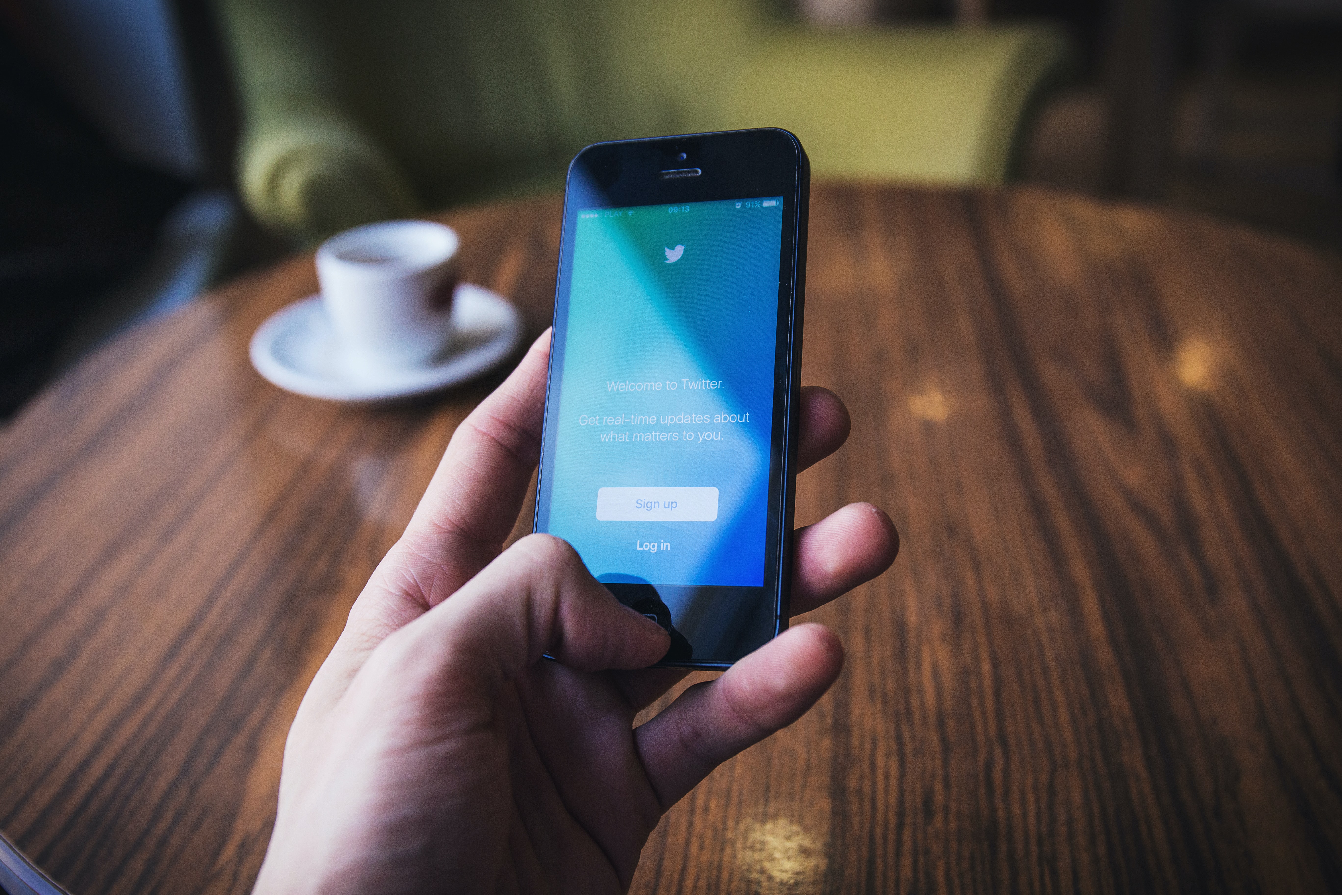 Drama në Twitter, zhduket opsioni për abonime