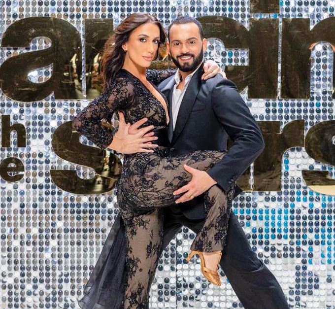 Elhaida dhe balerini i saj në “DWTS” pranojnë dashurinë e tyre me një puthje të ndjerë