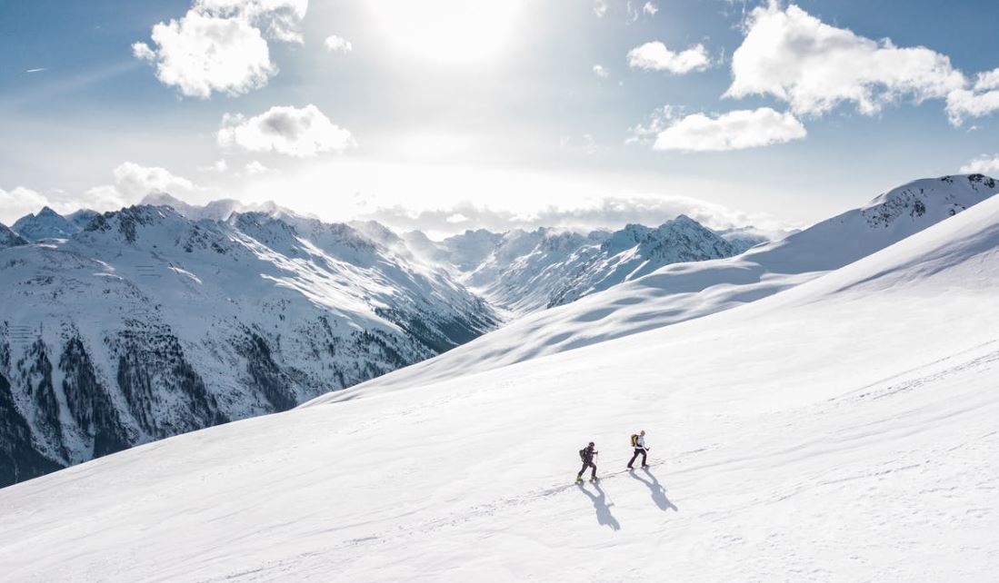 Zhduket aktori i njohur gjatë alpinizmit, vazhdojnë kërkimet për gjetjen e tij  