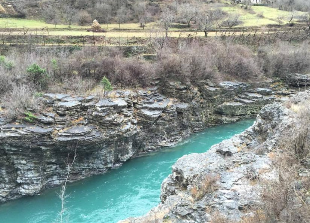 Ngjarje e rëndë në Shkodër, nëna mbyt foshnjën në lumin Kir