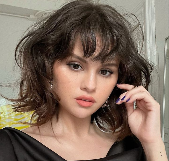 Selena Gomez një frymëzuese e modës dhe bukurisë