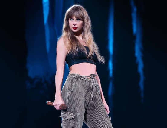 Taylor Swift thyen një tjetër rekord