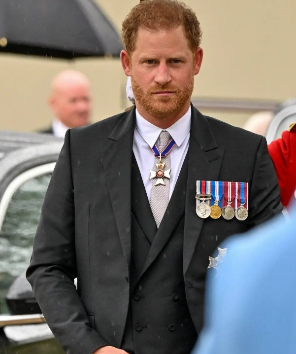 ‘Më kanë shkaktuar dhimbje’, Princ Harry hedh poshtë thashethemet që James Hewitt është babai i tij