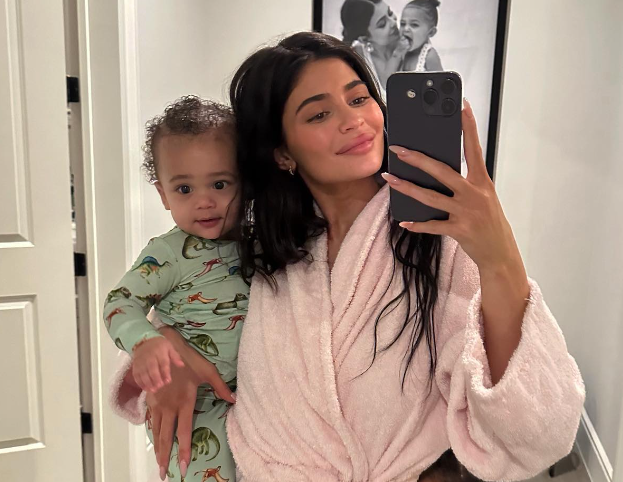 Pas shumë kohësh, Kylie Jenner ndërron zyrtarisht emrin e të birit