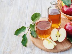 Apple juice in a glass. Selective focus. nature.