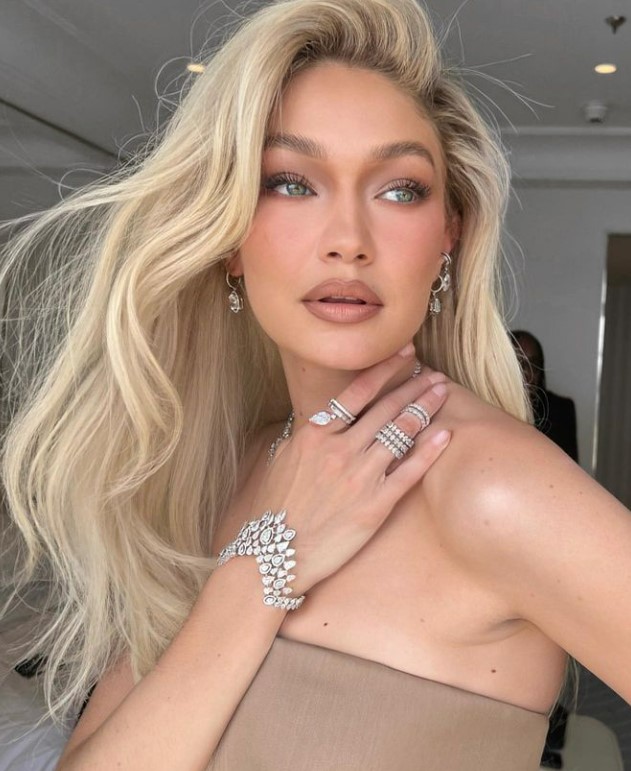 Gigi Hadid flet për të bijën Khai