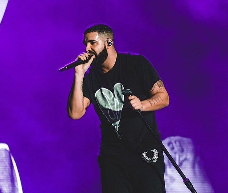 Drake i dhuron fansit 50,000 dollarë pasi ish e dashura e la para koncertit