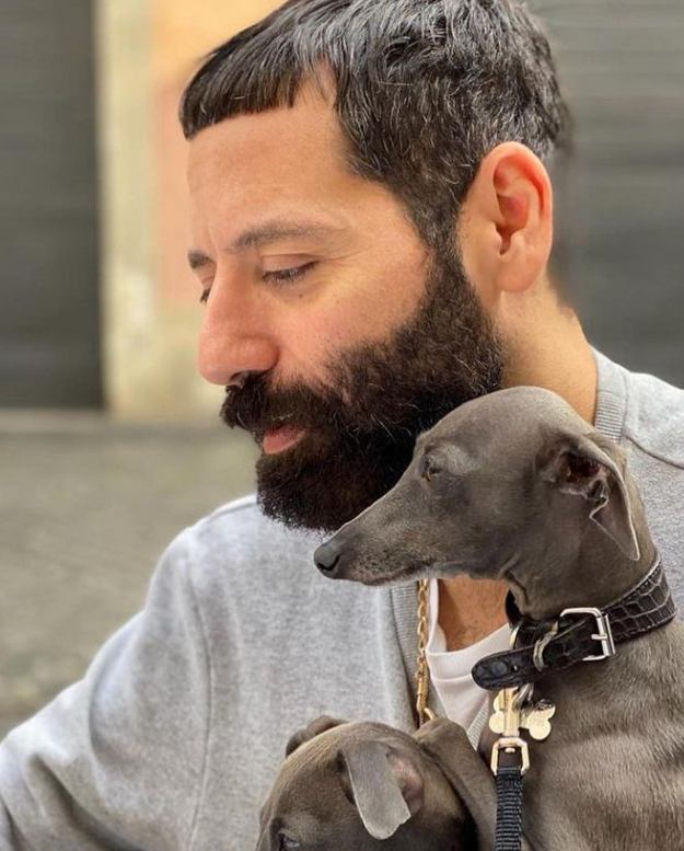 Drejtori kreativ i Moschino ndërron jetë vetëm 9 ditë pas marrjes së detyrës