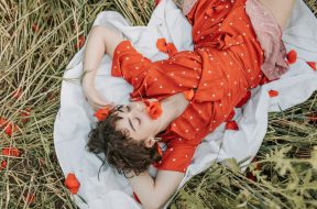 pexels-vlada-karpovich-4817089