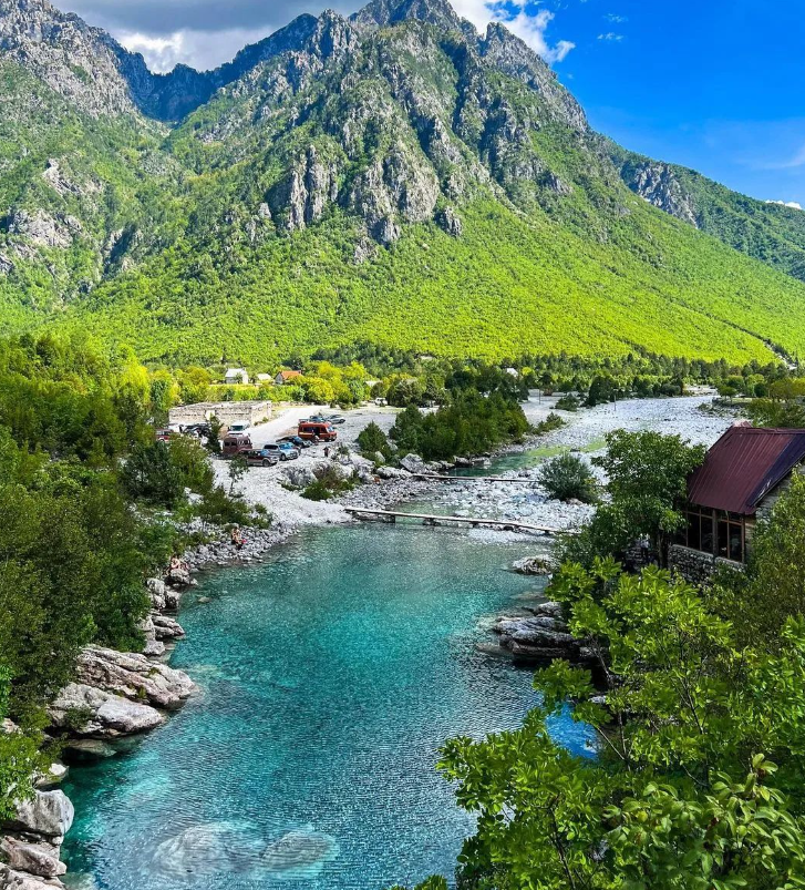 Mediat britanike jehonë turizmit në Shqipëri