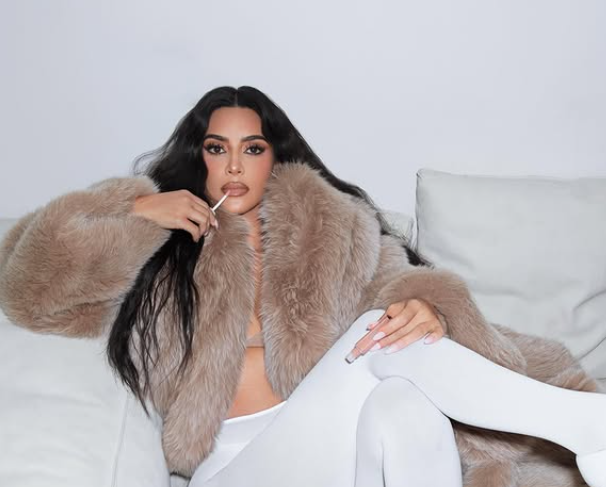 Kim Kardashian shton aludimet për një lidhje të re?