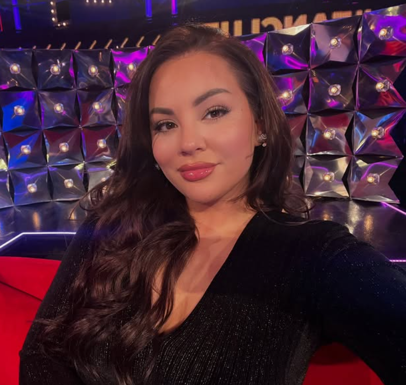 Sara ndan pozën e këndshme me Nean