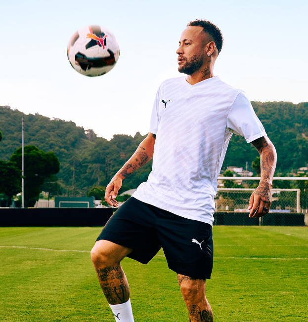 Lëndohet Neymar, largohet nga fusha me lot në sy