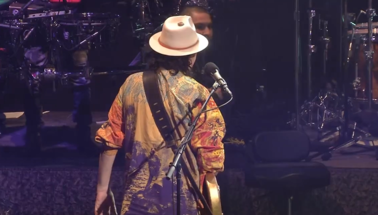 Çfarë i ndodhi? Muzikanti i njohur dërgohet me urgjencë në spital