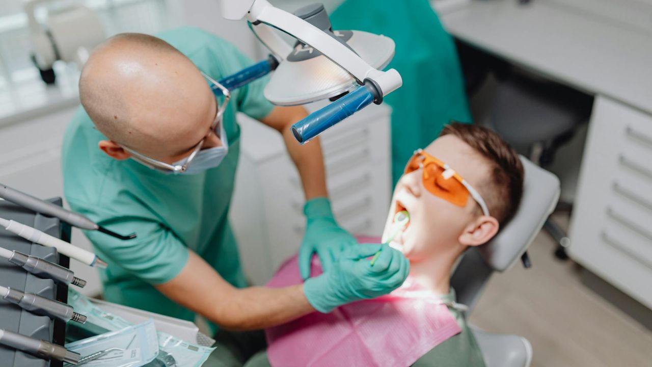 Shkencëtarët arrijnë të rrisin me sukses një dhëmb njerëzor në laborator, me qëllim implantimin te njerëzit