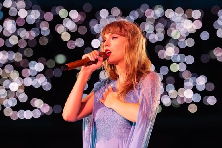 Poetja padit Taylor Swift, kërkon 30 milionë dollarë!