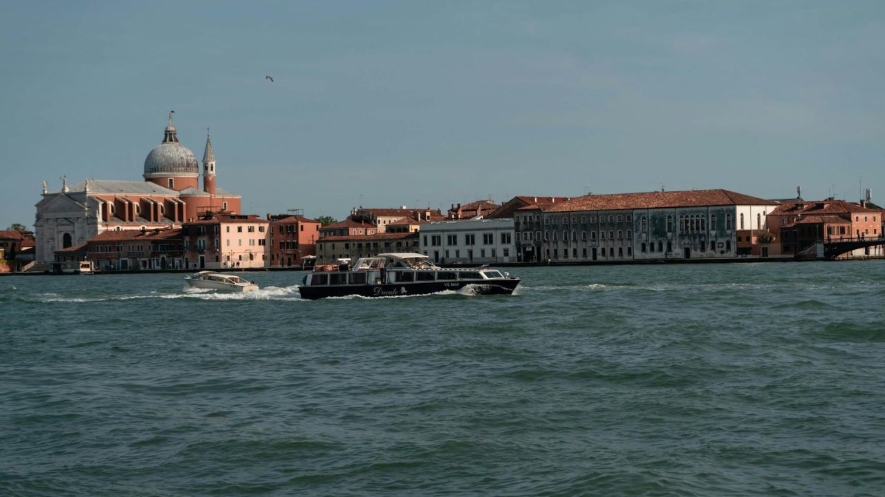 Venecia dyfishon tarifën e hyrjes për udhëtarët ditorë të minutës së fundit