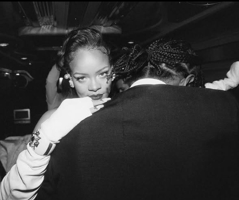 I dashuri i Rihanna-s, A$AP Rocky shton aludimet për emrin e tretë të fëmijës