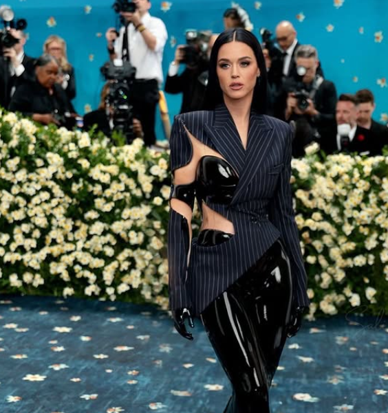 Katy Perry reagon ndaj fotove të rreme të saj në Met Gala 2025