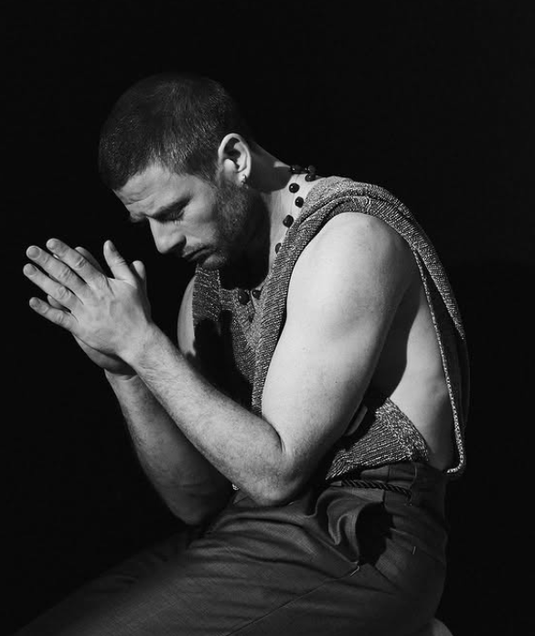 James Norton rrëfen udhëtimin shpirtëror që i ndryshoi jetën